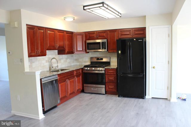 5 N SAVANNA DR, Pottstown, PA 19465