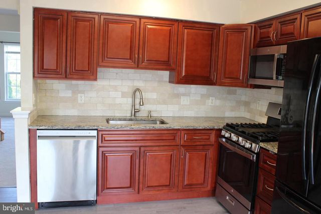 5 N SAVANNA DR, Pottstown, PA 19465