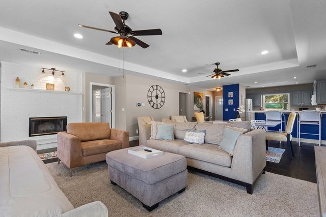 124 Peninsula Point Terrace, Mabank, TX 75156