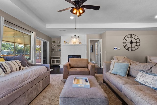 124 Peninsula Point Terrace, Mabank, TX 75156