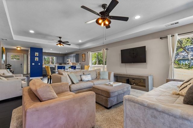 124 Peninsula Point Terrace, Mabank, TX 75156