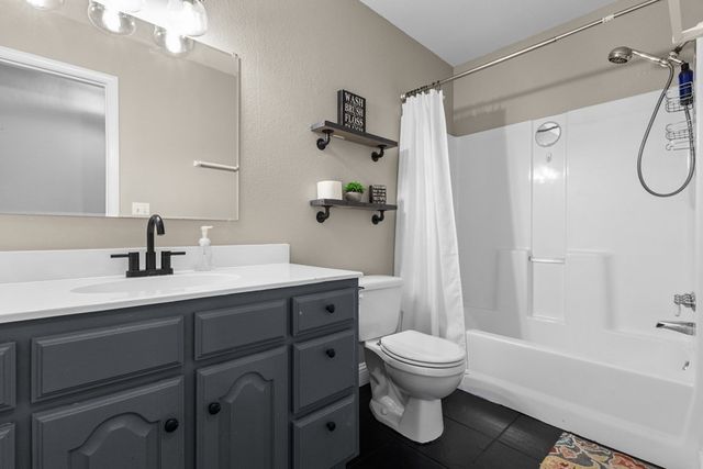 124 Peninsula Point Terrace, Mabank, TX 75156