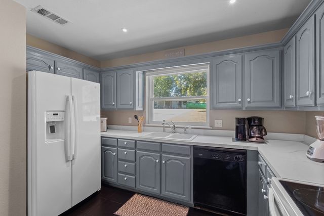 124 Peninsula Point Terrace, Mabank, TX 75156