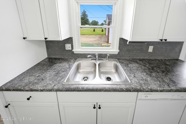 2701 Cranston Dr, Jeffersontown, KY 40299