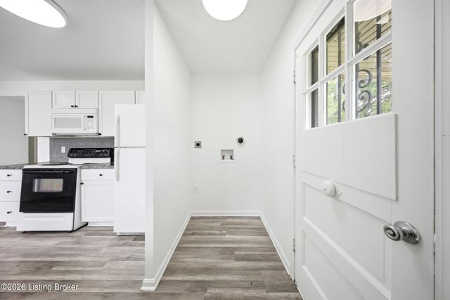2701 Cranston Dr, Jeffersontown, KY 40299