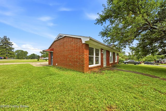2701 Cranston Dr, Jeffersontown, KY 40299