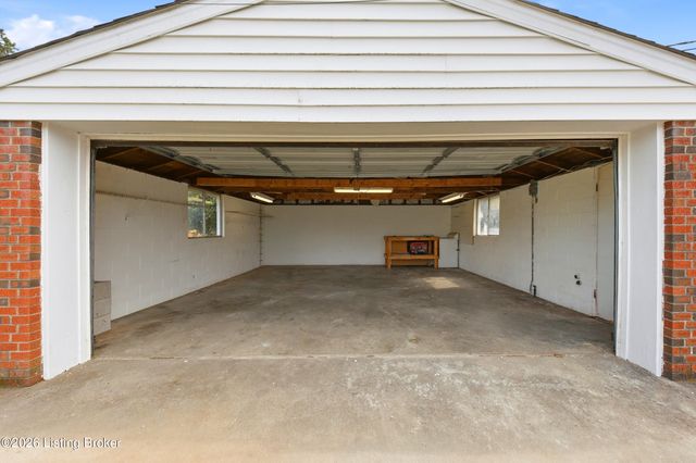 2701 Cranston Dr, Jeffersontown, KY 40299