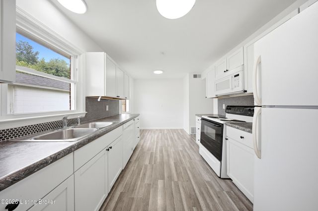 2701 Cranston Dr, Jeffersontown, KY 40299