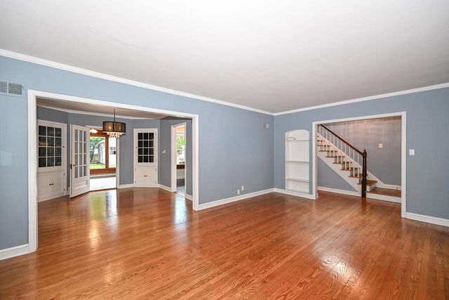 5264 N Kent AVENUE, Whitefish Bay, WI 53217