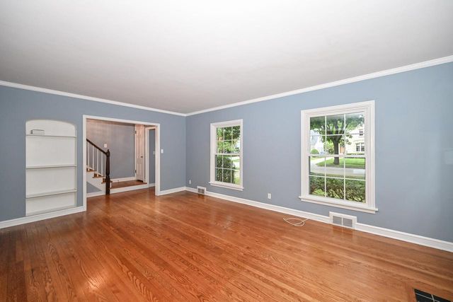 5264 N Kent AVENUE, Whitefish Bay, WI 53217