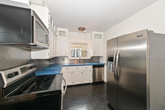 5264 N Kent AVENUE, Whitefish Bay, WI 53217