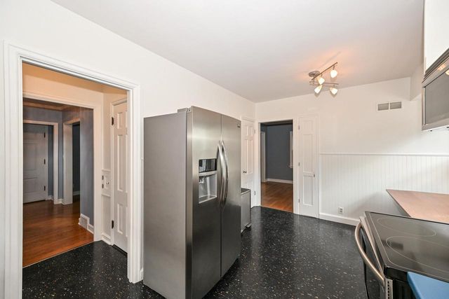 5264 N Kent AVENUE, Whitefish Bay, WI 53217