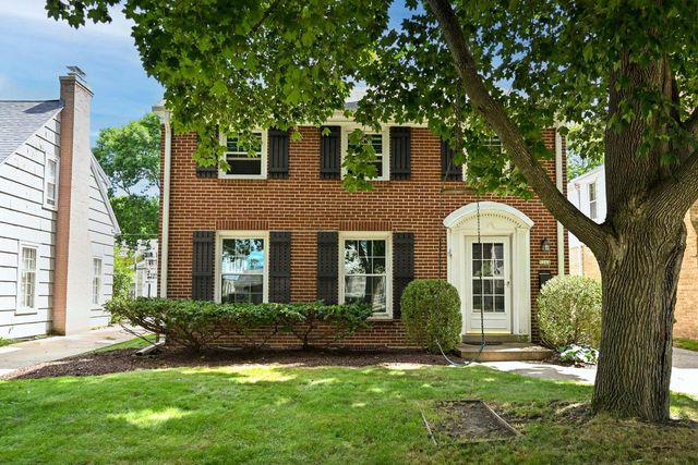 5264 N Kent AVENUE, Whitefish Bay, WI 53217