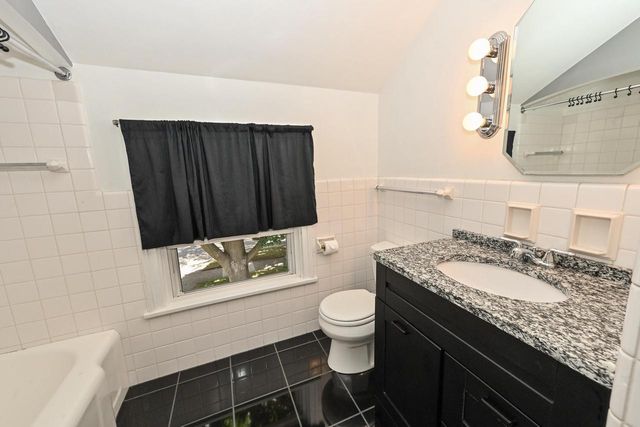 5264 N Kent AVENUE, Whitefish Bay, WI 53217