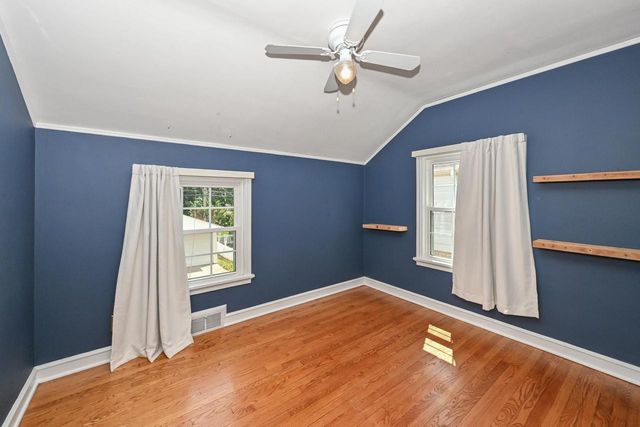 5264 N Kent AVENUE, Whitefish Bay, WI 53217