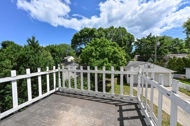 5264 N Kent AVENUE, Whitefish Bay, WI 53217