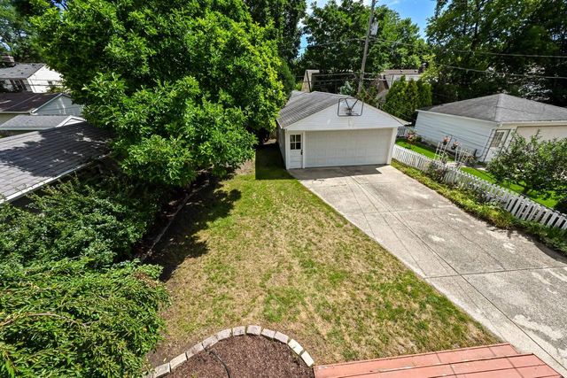 5264 N Kent AVENUE, Whitefish Bay, WI 53217