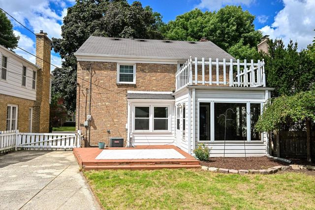 5264 N Kent AVENUE, Whitefish Bay, WI 53217
