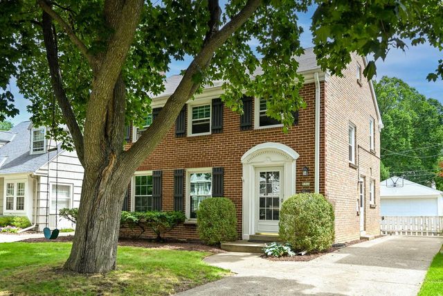 5264 N Kent AVENUE, Whitefish Bay, WI 53217