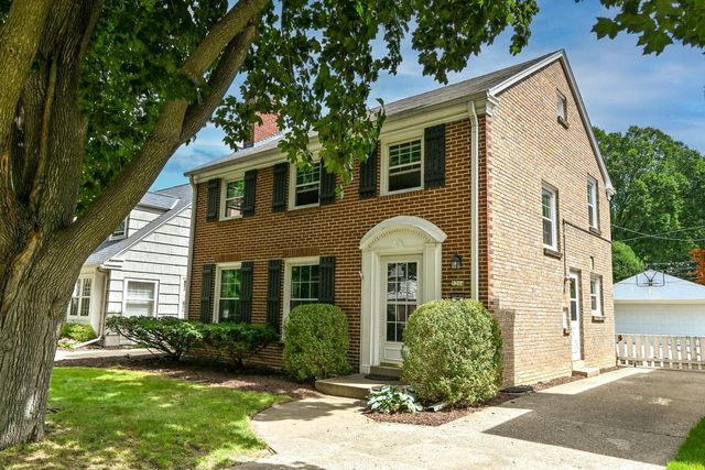 5264 N Kent AVENUE, Whitefish Bay, WI 53217