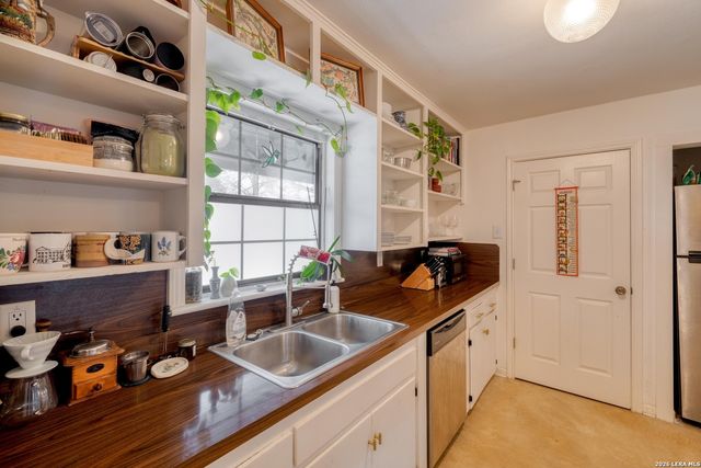 1233 Orange, Lockhart, TX 78644
