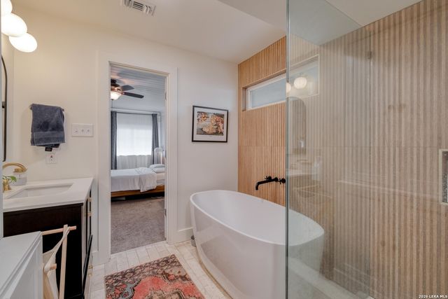 1233 Orange, Lockhart, TX 78644