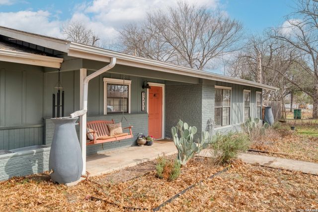 1233 Orange, Lockhart, TX 78644