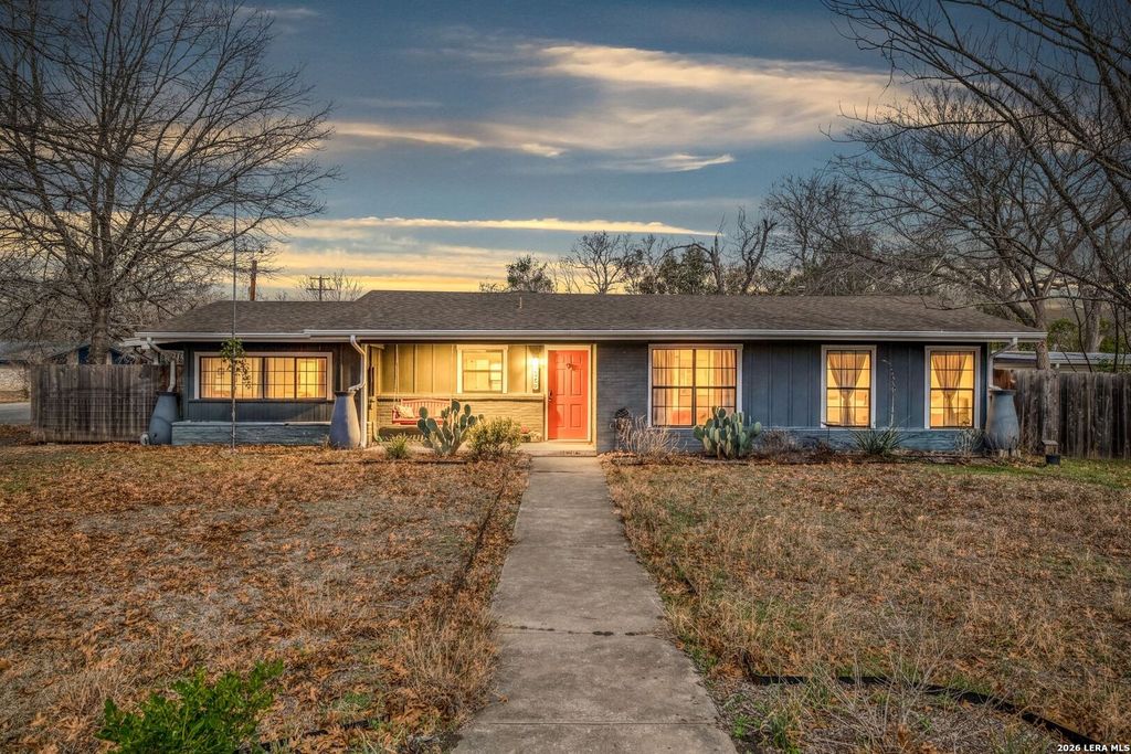1233 Orange, Lockhart, TX 78644