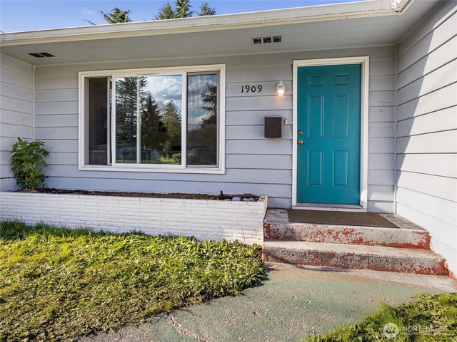 1909 Grove Street, Marysville, WA 98270