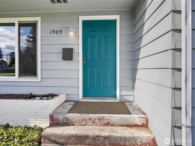1909 Grove Street, Marysville, WA 98270