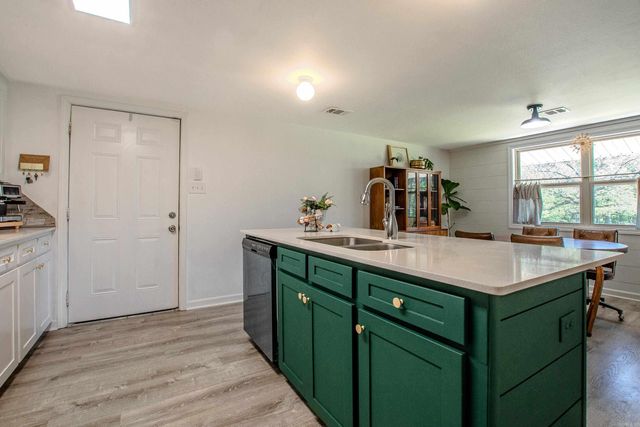 1426 Steel Bridge Road, Benton, AR 72019