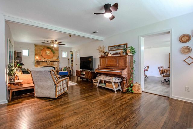 1426 Steel Bridge Road, Benton, AR 72019