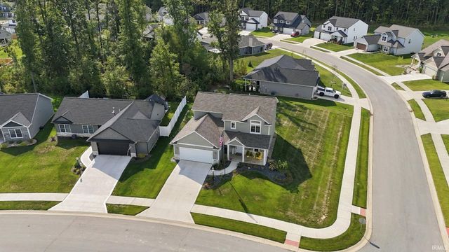 1781 Muruntau Grove, Fort Wayne, IN 46845