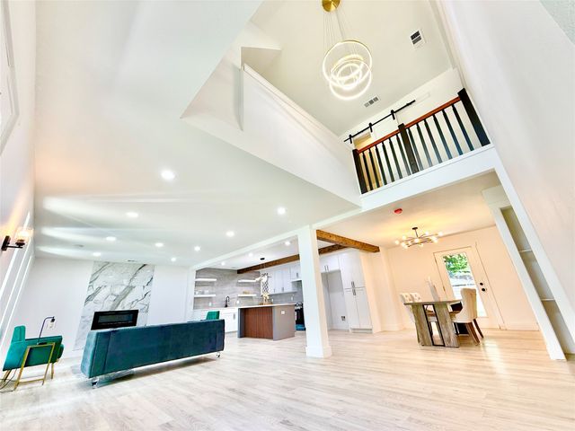 1703 Foster Drive, Arlington, TX 76012