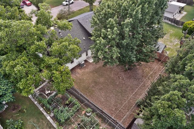 1703 Foster Drive, Arlington, TX 76012