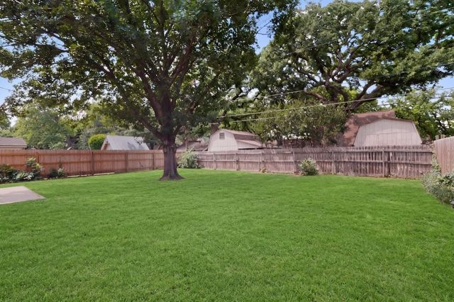 1703 Foster Drive, Arlington, TX 76012