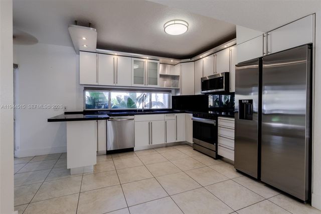 3920 NE 168th St 4, North Miami Beach, FL 33160