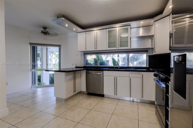 3920 NE 168th St 4, North Miami Beach, FL 33160