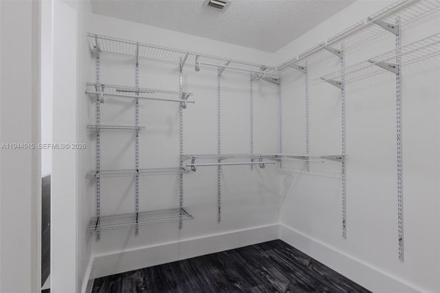 3920 NE 168th St 4, North Miami Beach, FL 33160