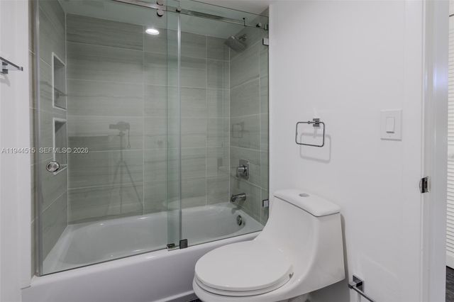 3920 NE 168th St 4, North Miami Beach, FL 33160