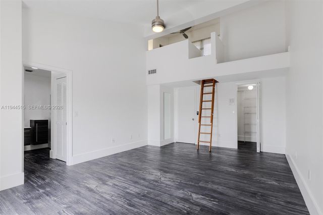 3920 NE 168th St 4, North Miami Beach, FL 33160