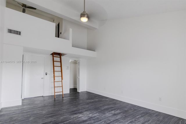 3920 NE 168th St 4, North Miami Beach, FL 33160