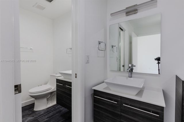 3920 NE 168th St 4, North Miami Beach, FL 33160