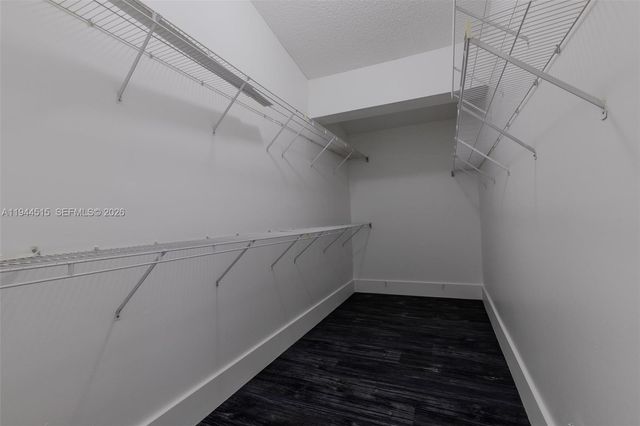 3920 NE 168th St 4, North Miami Beach, FL 33160