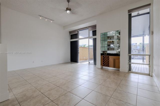 3920 NE 168th St 4, North Miami Beach, FL 33160