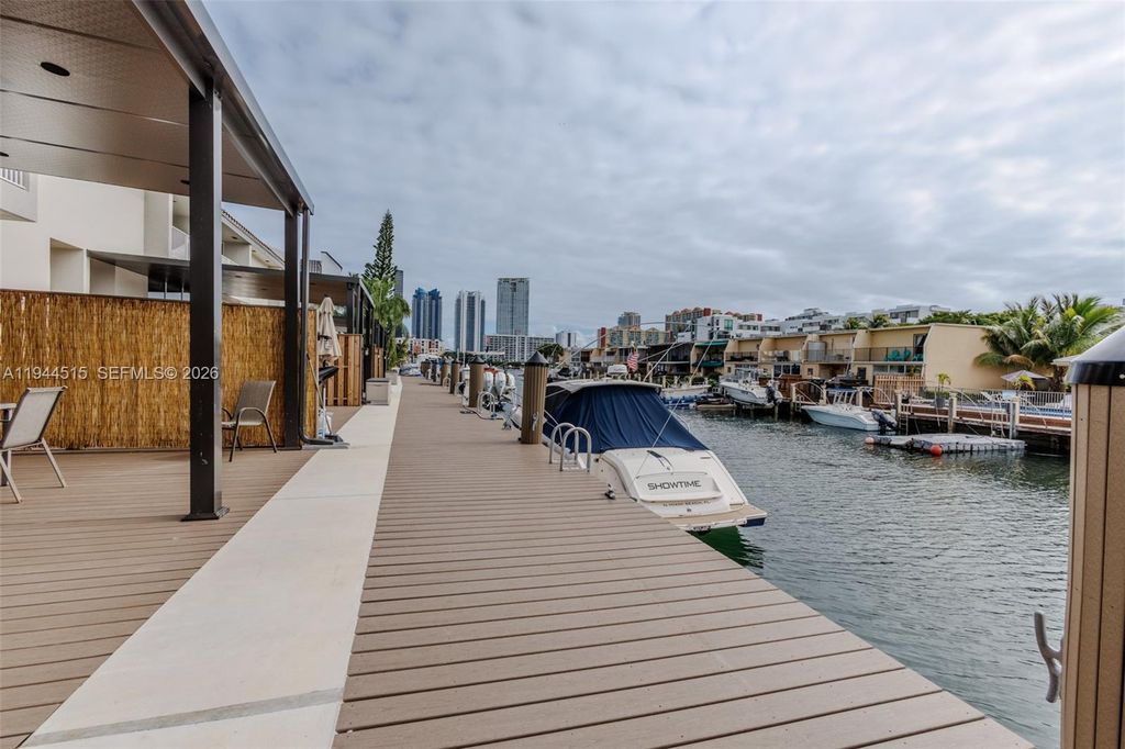 3920 NE 168th St 4, North Miami Beach, FL 33160