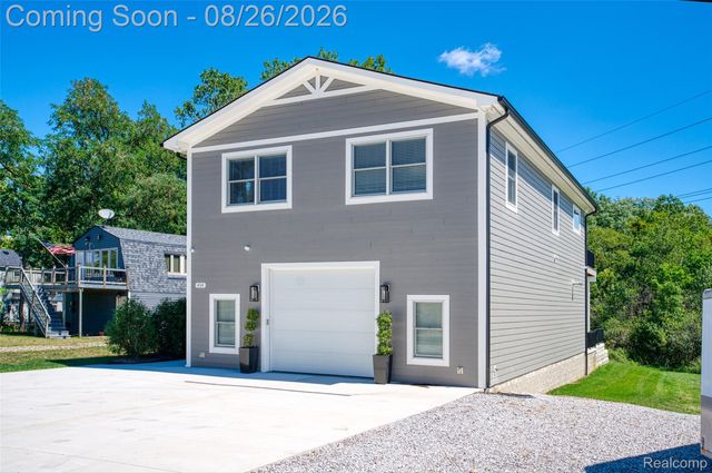 454 E Shore Drive, Northfield Township, MI 48189