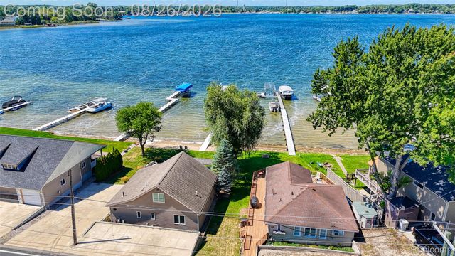 454 E Shore Drive, Northfield Township, MI 48189