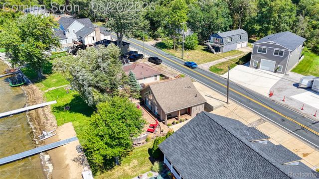 454 E Shore Drive, Northfield Township, MI 48189