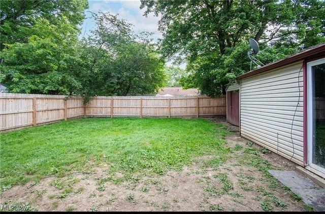 7387 Oregon Trail, Youngstown, OH 44512